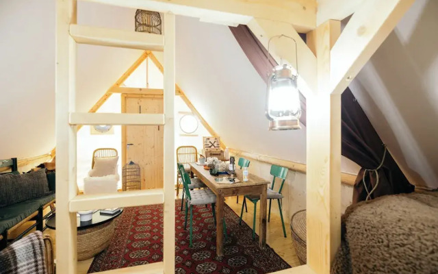 Cabane de la Saône by Lyon Country House