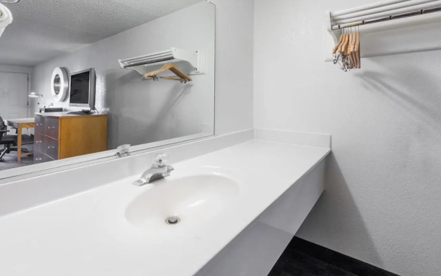 Motel 6 Flint
