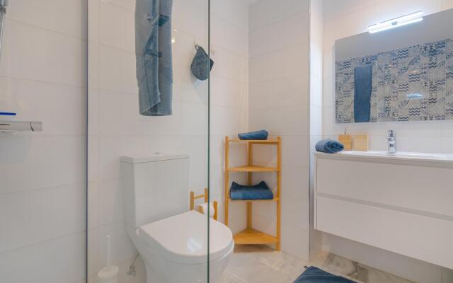 11226 - Modern beach side duplex penthouse.