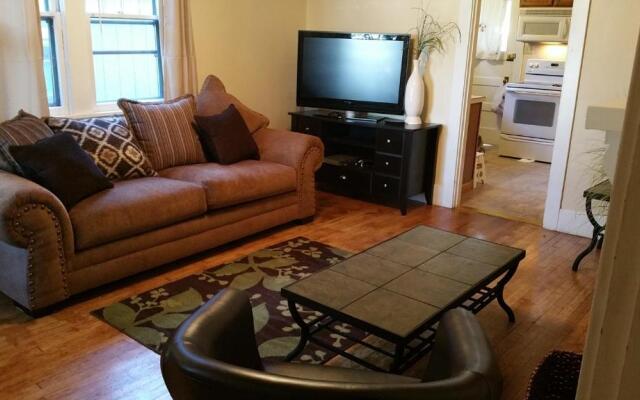 Lovely Smarthome King HDTV AC WIFI ❤ of Downtown