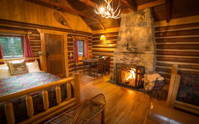 Storm Mountain Lodge Cabins & Dining