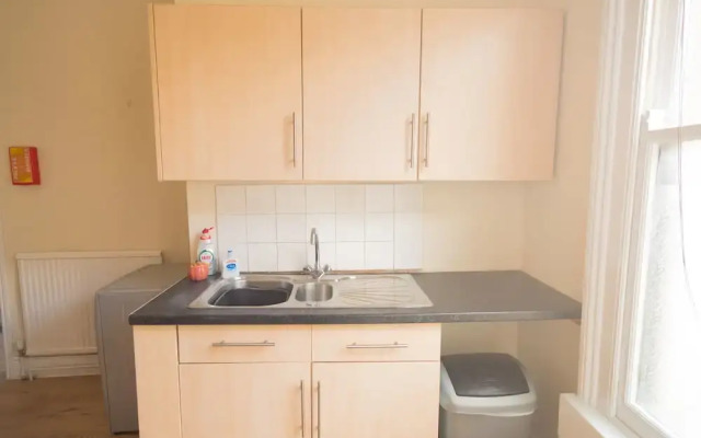 Three Bedroom Apartment Next To Pub