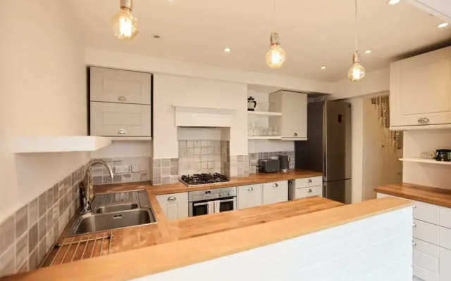 The Fulham Hideout - Modish 2bdr Flat With Patio