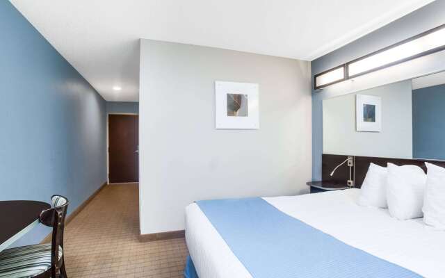 Microtel Inn & Suites by Wyndham Bath