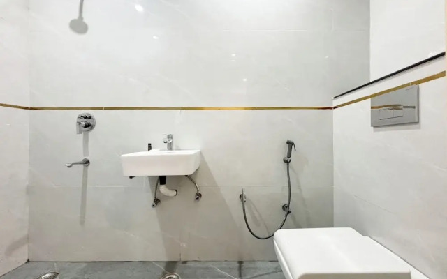 Hotel Emerald Suites & Banquet