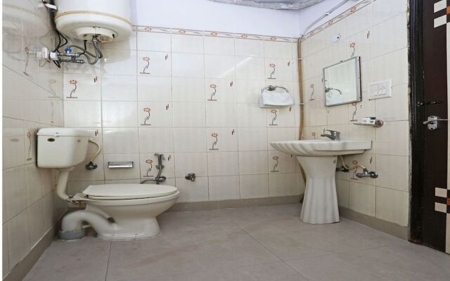 OYO 526 Hotel Asees Inn