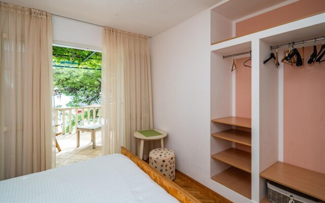 Stunning Home in Zaton Mali With Wifi and 5 Bedrooms