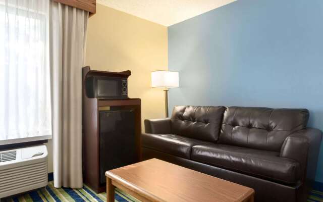 Days Inn by Wyndham Fargo/West Acres