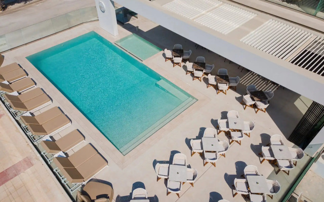 Avant Blue Boutique Hotel