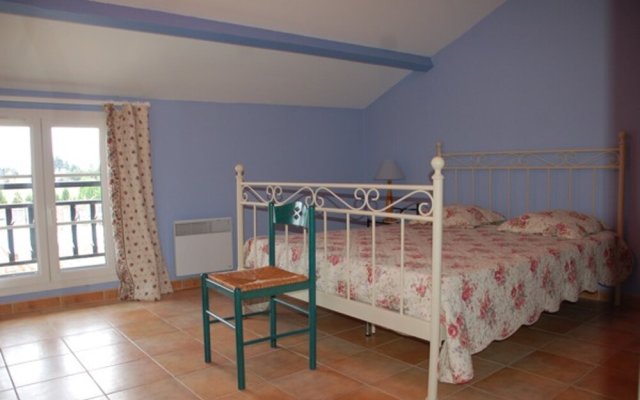 House With 3 Bedrooms in Sarrians, With Wonderful Mountain View, Priva