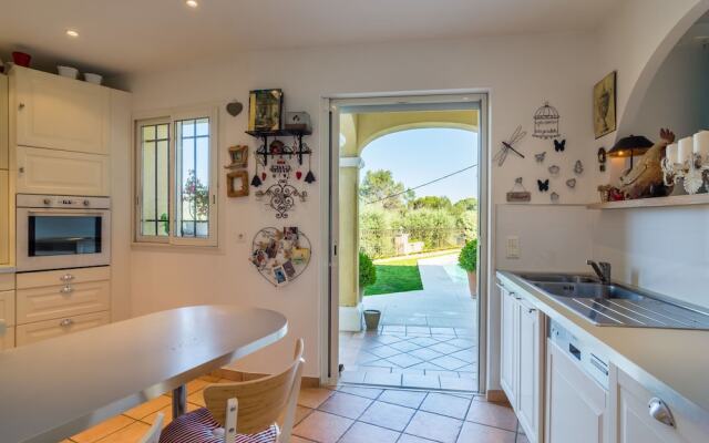 Luxurious Villa With Internet and Private Swimming Pool, Near Grasse