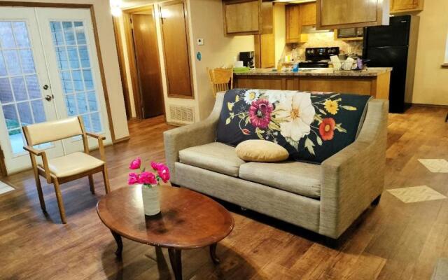 Golden Sunflower's Apartment D