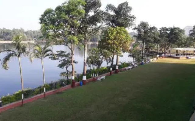 Savshanti Lake Resort