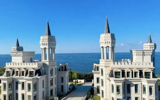 Yantai Yangma Island Seaview Castle Homestay (Huandao Road)