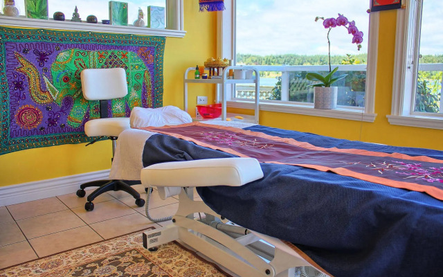 Birds of a Feather Victoria Oceanfront Studio Suites