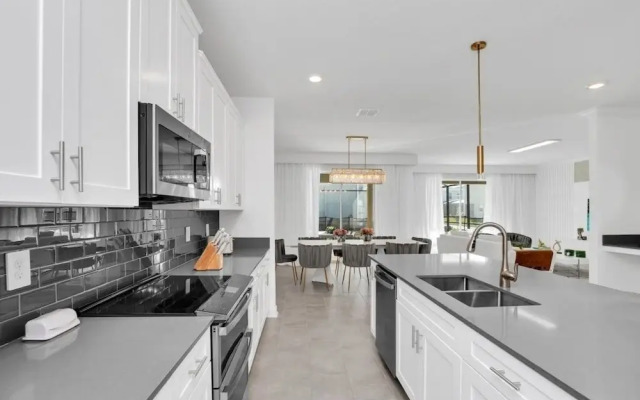 4350scene 6 Bedroom Villa