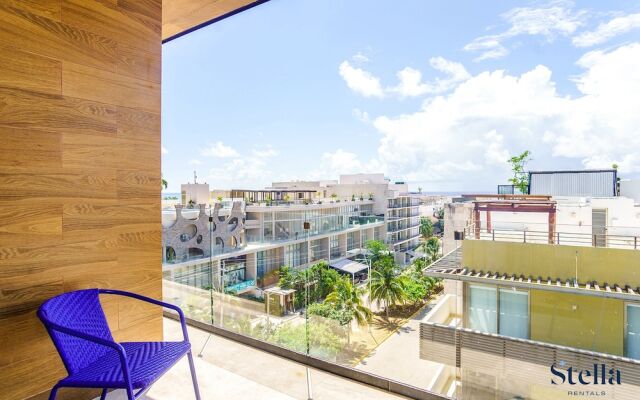 Grand Oceanview Condo with Rooftop Pools