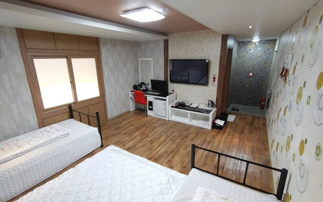 N Motel