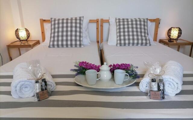 Alekos Beach Houses-Romance