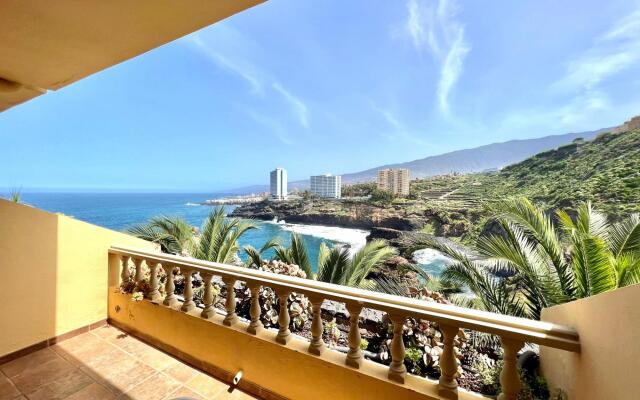 One bedroom, high floor, ocean views, pool