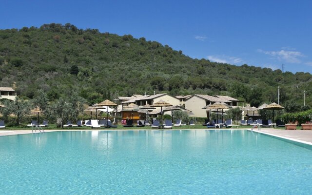 Residence with pool 4 km from Suvereto