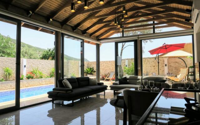 Marvelous Villa with Jacuzzi and Pool in Kalkan