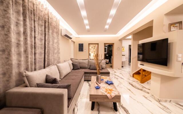 Thomas Villa Hersonissos - Private Pool - Sleeps 6