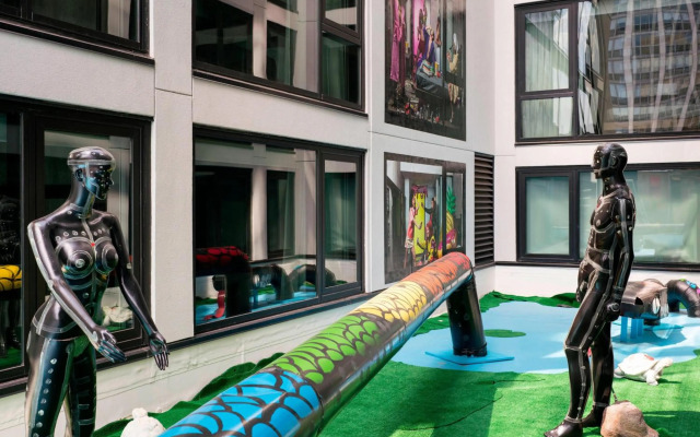 Moxy Chicago Downtown