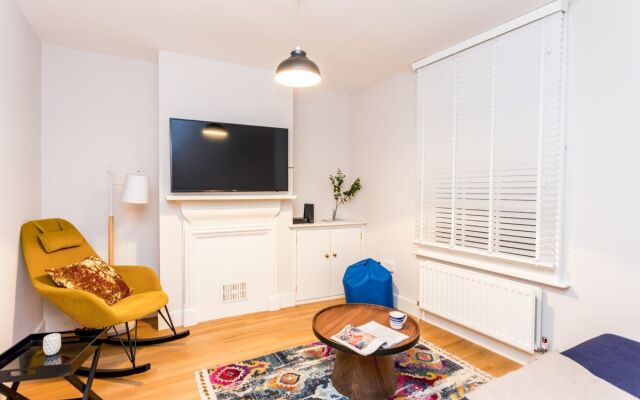 The Modern Classic - Contemporary & Elegant 3bdr Home