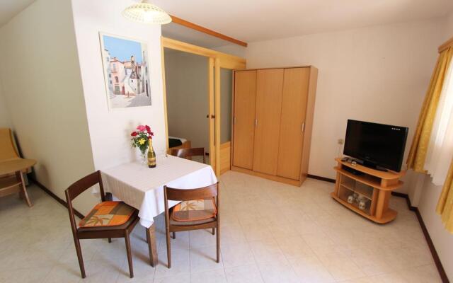 Room and Apartments Mariza