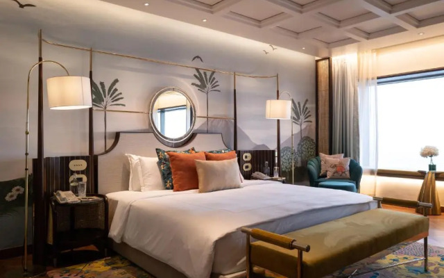 Taj Lands End