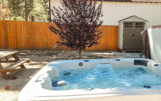 880 Edgemoor Rd Cabin