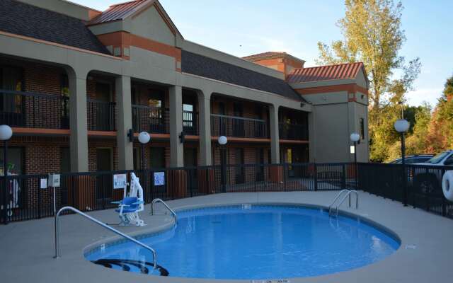 Super 8 by Wyndham Huntersville/Charlotte Area