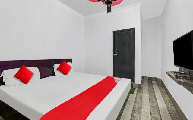 OYO Flagship 80648 Hotel Aastha
