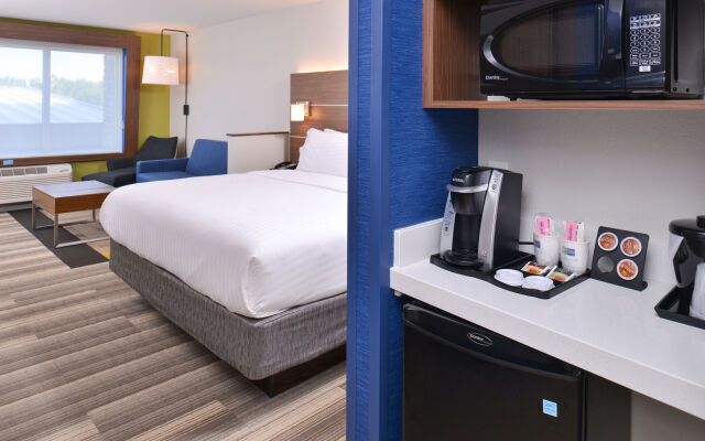 Holiday Inn Express & Suites Omaha Airport