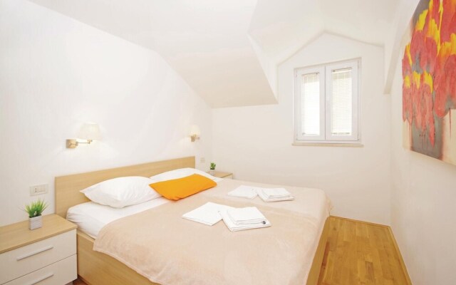 Beautiful Home in Makarska With Wifi and 2 Bedrooms