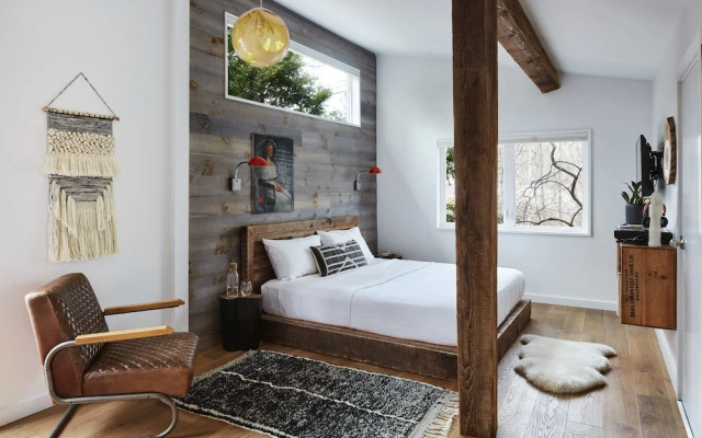 Woodstock Way Hotel