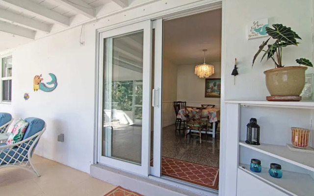 Mango House Immaculate 3 BDR in Boynton Beach!