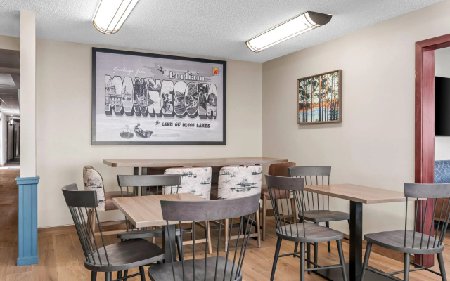 Super 8 by Wyndham Perham
