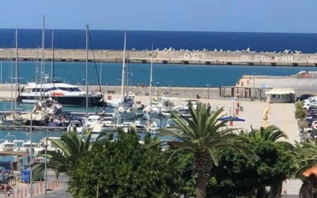 Kate Apartment Across the Marina