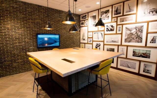 Charles Hope Apartment Canary Wharf