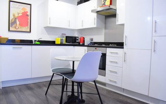 1 Bedroom Flat With Balcony In Camden Town