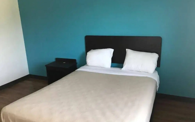 Motel 6 Troy MO