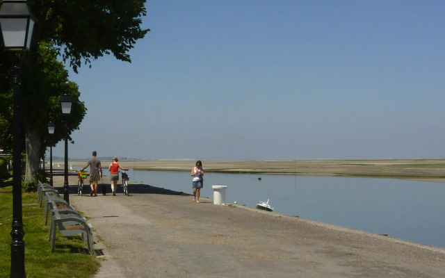 Farmhouse in Lancheres Near Somme Bay