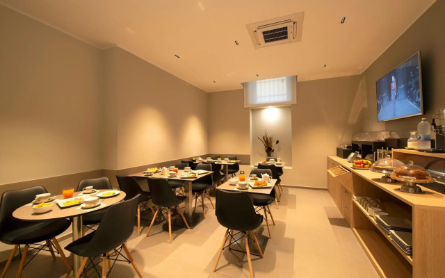 Hotel H21