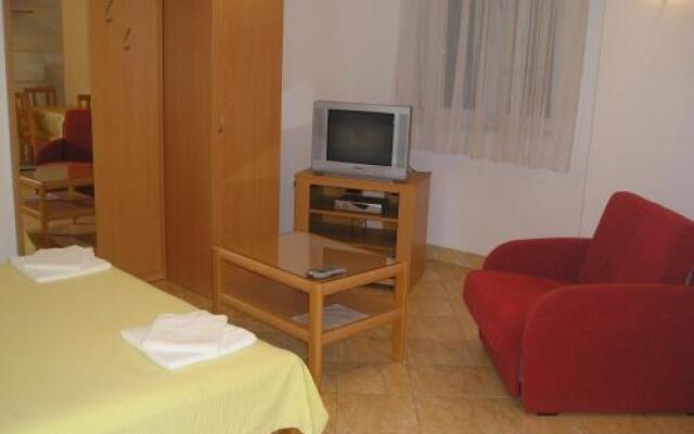 Apartments Luna Tisno