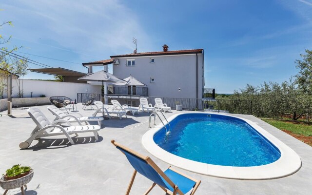 Stunning Apartment in Porec With 2 Bedrooms, Wifi and Outdoor Swimming Pool