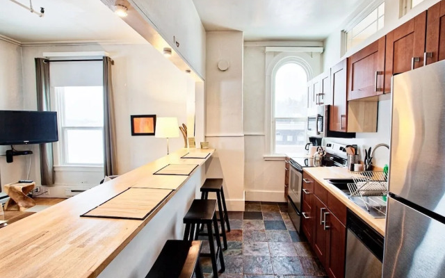 The Haus on Mirror Lake