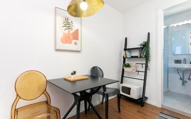 Stylish Studio Apartment by Irundo