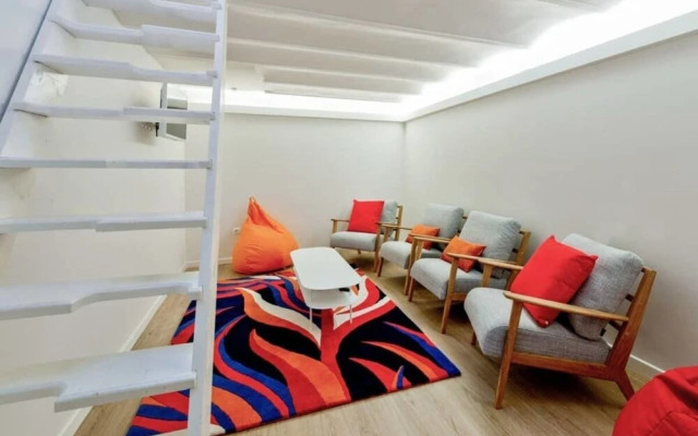 Cozy Flat in the 13th District for 6 People